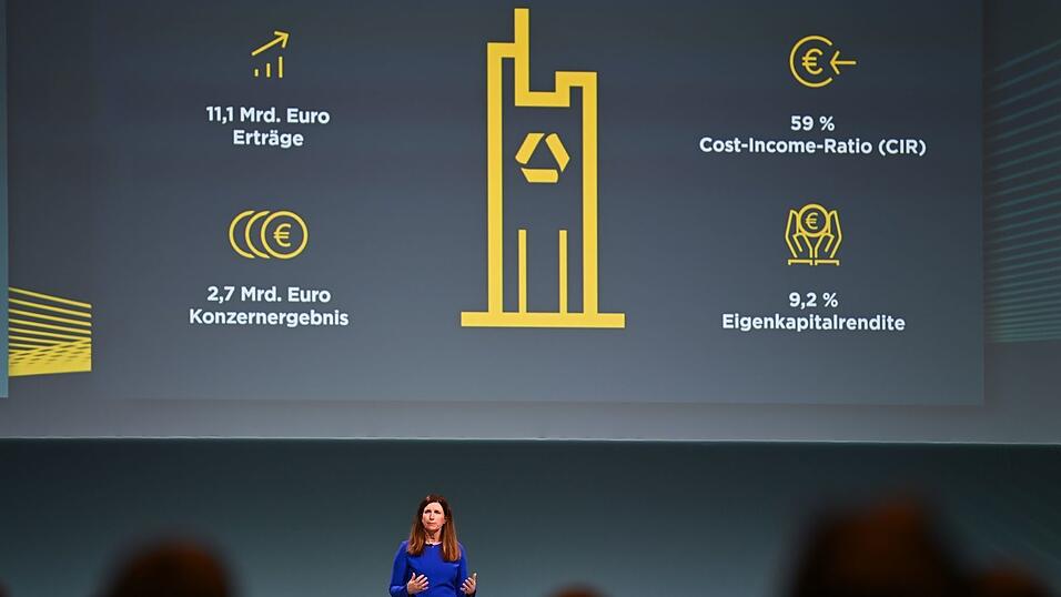 Commerzbank-Chefin Bettina Orlopp will Aktionärinnen und Aktionäre durch höhere Gewinn und steigende Ausschüttungen bei der Stange halten. (Archivbild)