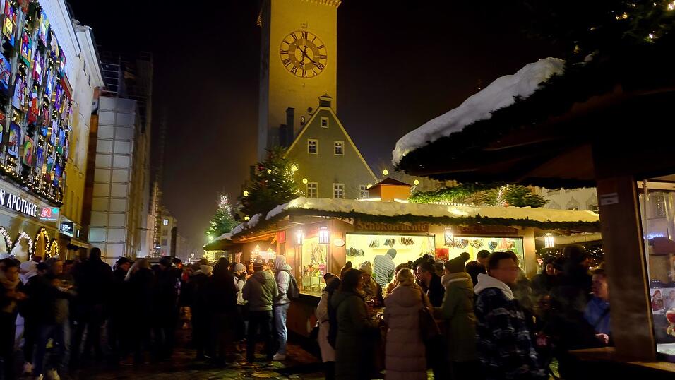 Längste Dauer und bester Frequenz-Bringer: Der Straubinger Christkindlmarkt ist Anziehungspunkt für über 100.000 Besucher. Längste Dauer und bester Frequenz-Bringer: Der Straubinger Christkindlmarkt ist Anziehungspunkt für über 100.000 Besucher.