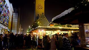 Längste Dauer und bester Frequenz-Bringer: Der Straubinger Christkindlmarkt ist Anziehungspunkt für über 100.000 Besucher. Längste Dauer und bester Frequenz-Bringer: Der Straubinger Christkindlmarkt ist Anziehungspunkt für über 100.000 Besucher.