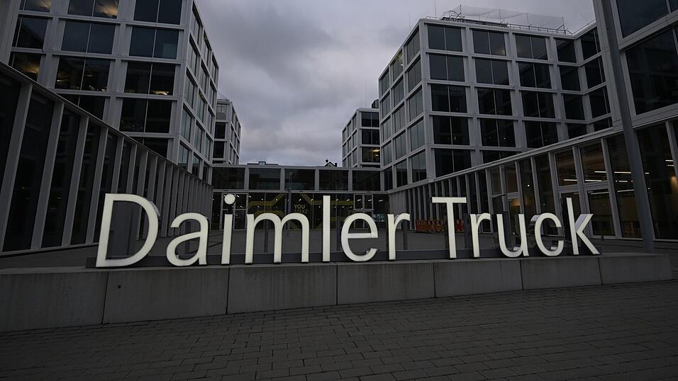 Beim Nutzfahrzeughersteller Daimler Truck sollen rund 5.000 Stellen wegfallen. (Archivbild) Beim Nutzfahrzeughersteller Daimler Truck sollen rund 5.000 Stellen wegfallen. (Archivbild)
