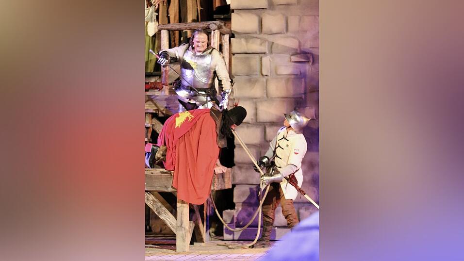 Eindr&uuml;cke von der Gruppe 'blau', die am Freitagabend die Drachenstich-Premiere gespielt hat.