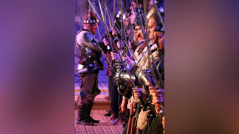 Bilder der Gruppe 'Gr&uuml;n' des Drachenstich-Festspiels.