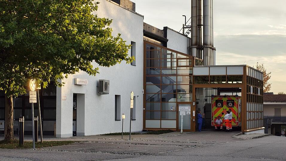 Auch wenn die mögliche Umwandlung zur Fachklinik das Haus rettet, bleibt die Hauptangst der Bürger bestehen, dass mit dem Wegfall der Notaufnahme die Versorgung der Region schlechter wird. Auch wenn die mögliche Umwandlung zur Fachklinik das Haus rettet, bleibt die Hauptangst der Bürger bestehen, dass mit dem Wegfall der Notaufnahme die Versorgung der Region schlechter wird.