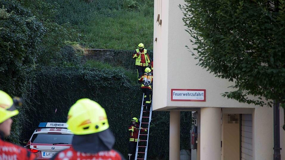 Am Montag musste die Feuerwehr gleich zweimal zu einem Brand in der Hagrainerstraße aufbrechen. Am Montag musste die Feuerwehr gleich zweimal zu einem Brand in der Hagrainerstraße aufbrechen.