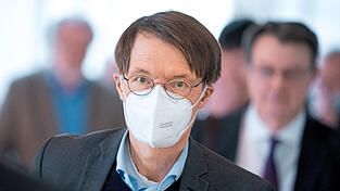 'Es gibt keine Entwarnung, die Pandemie wird uns noch lange beschäftigen', sagt der SPD-Gesundheitsexperte und Medizinprofessor Karl Lauterbach.