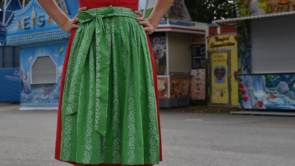 Die Schleife kann so einiges &uuml;ber die Dirndltr&auml;gerin aussagen.