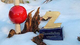 Wer bekommt das &bdquo;Goldene Z&ldquo; der Chamer Zeitung/Rodinger Kurier 2025? Die exklusive Keramik, eine Arbeit von Mathilde Steinbauer, wird heuer bereits zum 30. Mal verliehen.