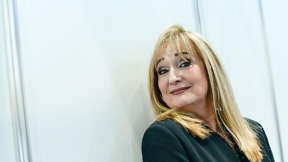 Veronika Fischer (74) hat ihre Abschiedstournee von der großen Bühne aus gesundheitlichen Gründen abgesagt. (Archivbild) Veronika Fischer (74) hat ihre Abschiedstournee von der großen Bühne aus gesundheitlichen Gründen abgesagt. (Archivbild)