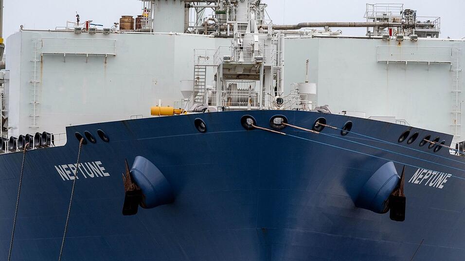 Zusätzlich zu dem vorhandenen Terminalschiff soll in Zukunft noch ein zweites an Rügens Küste stationiert werden. Zusätzlich zu dem vorhandenen Terminalschiff soll in Zukunft noch ein zweites an Rügens Küste stationiert werden.