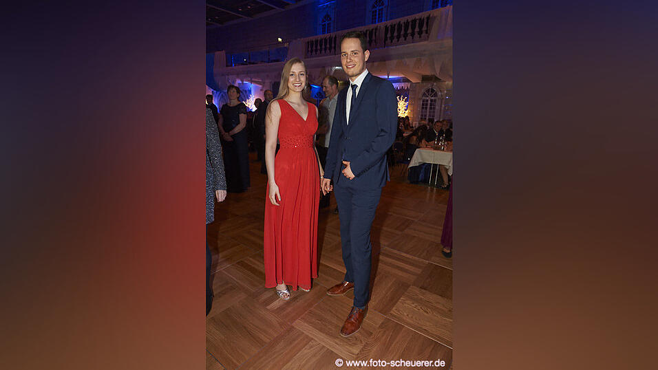 Die Metzgerzunft hat am Samstagabend in die Joseph-von-Fraunhofer-Halle eingeladen. Die Metzgerzunft hat am Samstagabend in die Joseph-von-Fraunhofer-Halle eingeladen.