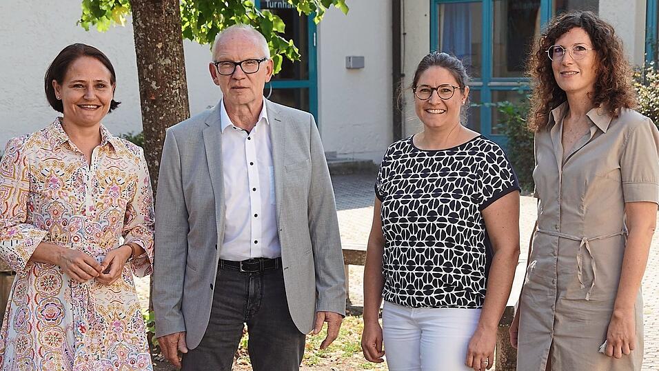 Sind bereit f&uuml;r das neue Schuljahr an der Mittelschule W&ouml;rth: Vize-Rektorin Christine Kettner, Rektor Martin Voggenreiter sowie Carolin Luft und Brigitte Neumeier vom Sekretariat (von links).