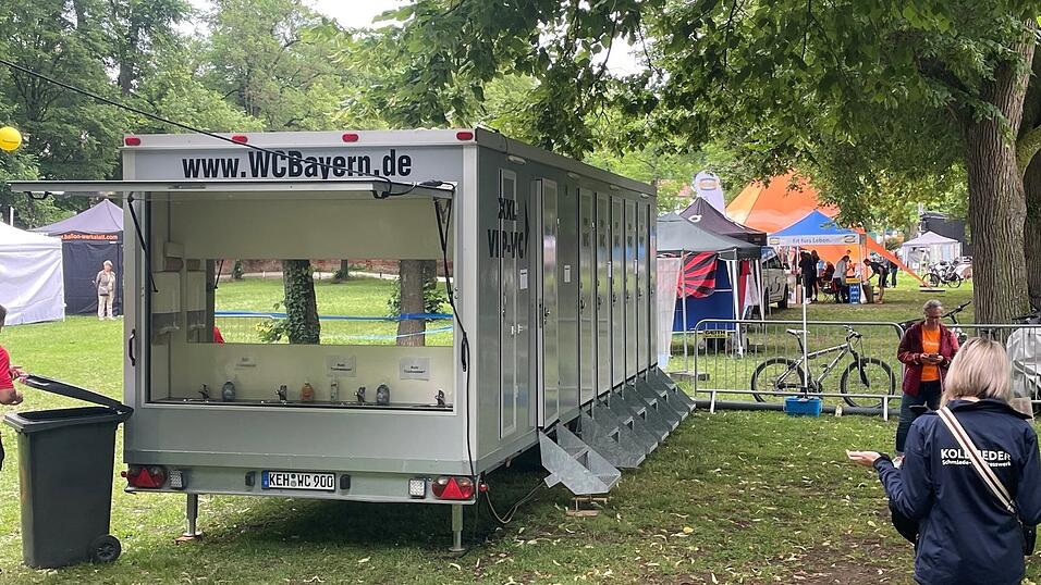 Sieht aus, als würde es zum mobilen Equipment des Rekordmeisters gehören. Stünde da nicht ein W statt eines Fs im Namen. Sieht aus, als würde es zum mobilen Equipment des Rekordmeisters gehören. Stünde da nicht ein W statt eines Fs im Namen.