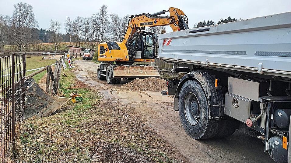 Die Firma Walter Bauer ist derzeit mit der Herstellung der finalen Schachtanlagen beschäftigt, wie hier im Bereich der Firma Joko-Geweihleuchten. Die Firma Walter Bauer ist derzeit mit der Herstellung der finalen Schachtanlagen beschäftigt, wie hier im Bereich der Firma Joko-Geweihleuchten.