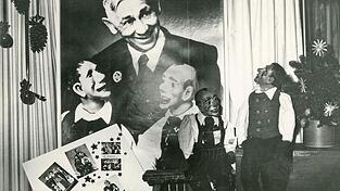 1986 waren im zweiten Stock des Modehaus Hafner neben den beiden Puppen Seppl und Jackl auch viele Fotos in einer Mauser-Ausstellung zu sehen. 1986 waren im zweiten Stock des Modehaus Hafner neben den beiden Puppen Seppl und Jackl auch viele Fotos in einer Mauser-Ausstellung zu sehen.