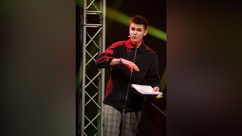 Auf der Bühne fühlt er sich am wohlsten: Emilian Leber bei einer seiner Shows. 