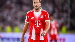 Das große «T» auf den Bayern-Trikots - hier bei Harry Kane - symbolisiert die Partnerschaft des Rekordmeisters mit der Telekom.