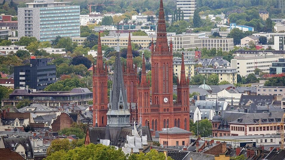 Die Polizei in Wiesbaden nahm nach einem Tötungsdelikt in der Innenstadt einen 38-Jährigen fest. (Symbolbild) Die Polizei in Wiesbaden nahm nach einem Tötungsdelikt in der Innenstadt einen 38-Jährigen fest. (Symbolbild)