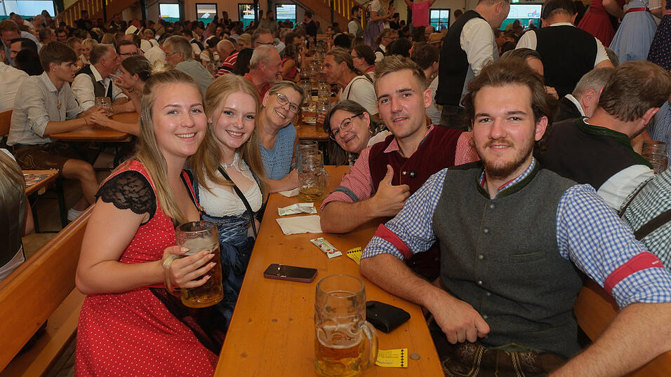 Die Partybilder vom Mittwoch, 16. August 2023, aus dem Festzelt Nothaft. Die Partybilder vom Mittwoch, 16. August 2023, aus dem Festzelt Nothaft.