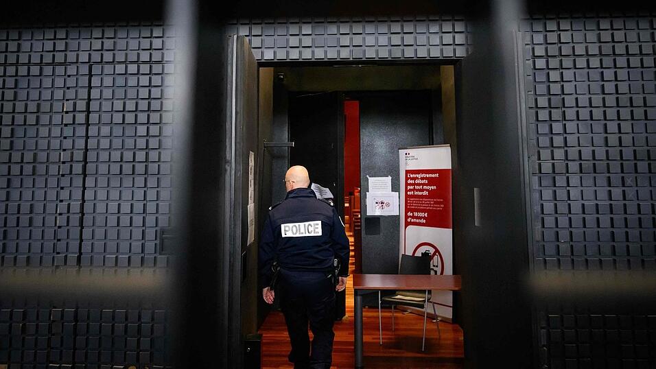Der sogenannte Maskenmann hat vor Gericht in Frankreich bestritten, den kleinen Jonathan get&ouml;tet zu haben. (Archivbild)