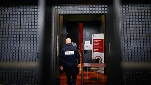 Der sogenannte Maskenmann hat vor Gericht in Frankreich bestritten, den kleinen Jonathan get&ouml;tet zu haben. (Archivbild)