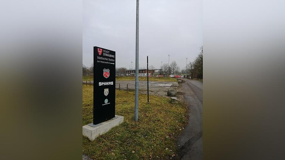 Die Fl&auml;che beim Keglerzentrum wird erst zu einem Lagerplatz, sp&auml;ter zu einer Gr&uuml;nfl&auml;che umgewandelt.