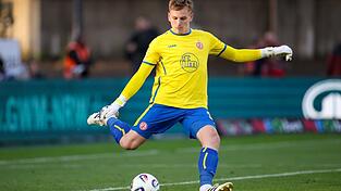 Essens Torwart Felix Wienand ist beim Spiel gegen Waldhof Mannheim von einem Böller verletzt worden. (Archivbild) Essens Torwart Felix Wienand ist beim Spiel gegen Waldhof Mannheim von einem Böller verletzt worden. (Archivbild)