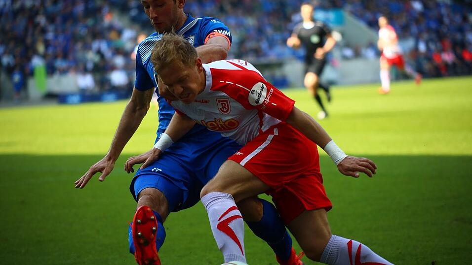 Jahn Regensburg hat auch das Drittliga-Spitzenspiel beim 1. FC Magdeburg gewonnen.