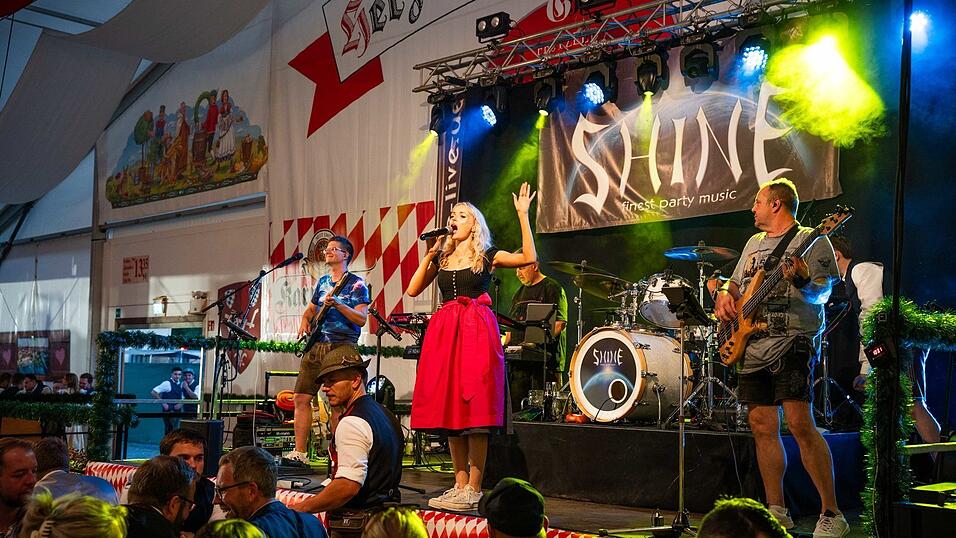 Die Partybilder vom Freitag, 14. August, aus dem Festzelt Greindl. Die Partybilder vom Freitag, 14. August, aus dem Festzelt Greindl.