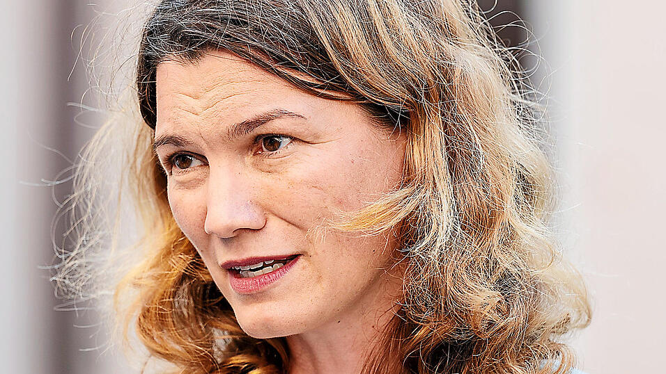 Das Regensburger Land steht laut Landrätin Tanja Schweiger vor großen Herausforderungen. 'Ob unsere Einnahmequellen das alles abdecken werden, ist zweifelhaft', sagt sie im Interview mit unserer Mediengruppe. Das Regensburger Land steht laut Landrätin Tanja Schweiger vor großen Herausforderungen. 'Ob unsere Einnahmequellen das alles abdecken werden, ist zweifelhaft', sagt sie im Interview mit unserer Mediengruppe.