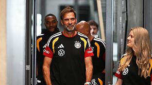 Jürgen Klopp provoziert mit seiner Personalpolitik viele Debatten. Jürgen Klopp provoziert mit seiner Personalpolitik viele Debatten.