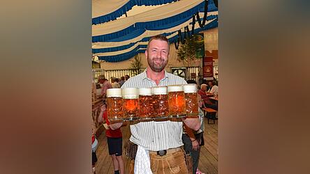 Alle Hände voll zu tun hatten die fleißigen Bedienungen.