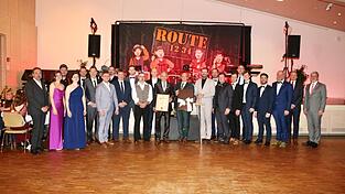 Ein großer Teil seiner ehemaligen Ritter hatte sich am Samstagabend zu Willi Späths Verabschiedung im ATT eingefunden. Ein großer Teil seiner ehemaligen Ritter hatte sich am Samstagabend zu Willi Späths Verabschiedung im ATT eingefunden.