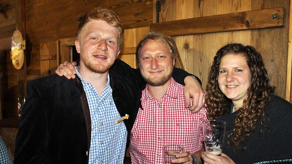 Auch am Freitag war super Stimmung am Ergoldinger Volksfest. Auch am Freitag war super Stimmung am Ergoldinger Volksfest.