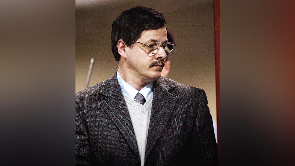 Ein neues psychiatrisches Gutachten soll das Risiko eines R&uuml;ckfalls bei dem verurteilten Kinderm&ouml;rder Marc Dutroux neu bewerten.