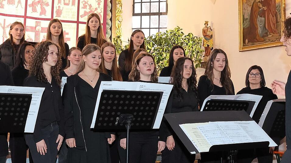 Die S&auml;nger von 'More than Words' mit (vorne v.l.) Vroni Klupsch, Sonja Sixt und Martina Simnacher sowie Anna Kompas und Mandy Huber.