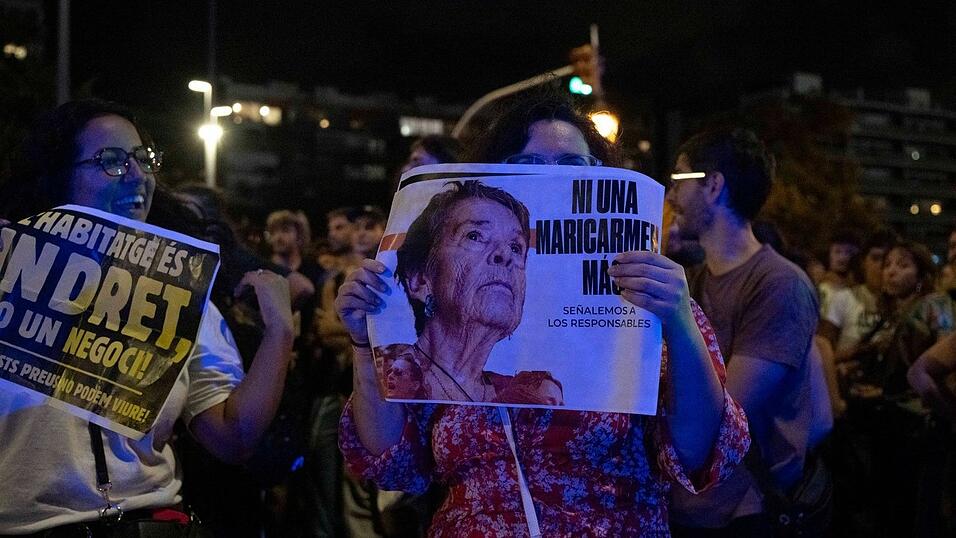 Die Zwangsräumung der 87-jährigen Spanierin Maricarmen Abascal aus der Wohnung, in der sie 70 Jahre gelebt hatte, löste die Massenproteste gegen die Wohnungsnot aus. Nun ist sie in einem Krankenhaus gestorben. (Archivbild) Die Zwangsräumung der 87-jährigen Spanierin Maricarmen Abascal aus der Wohnung, in der sie 70 Jahre gelebt hatte, löste die Massenproteste gegen die Wohnungsnot aus. Nun ist sie in einem Krankenhaus gestorben. (Archivbild)