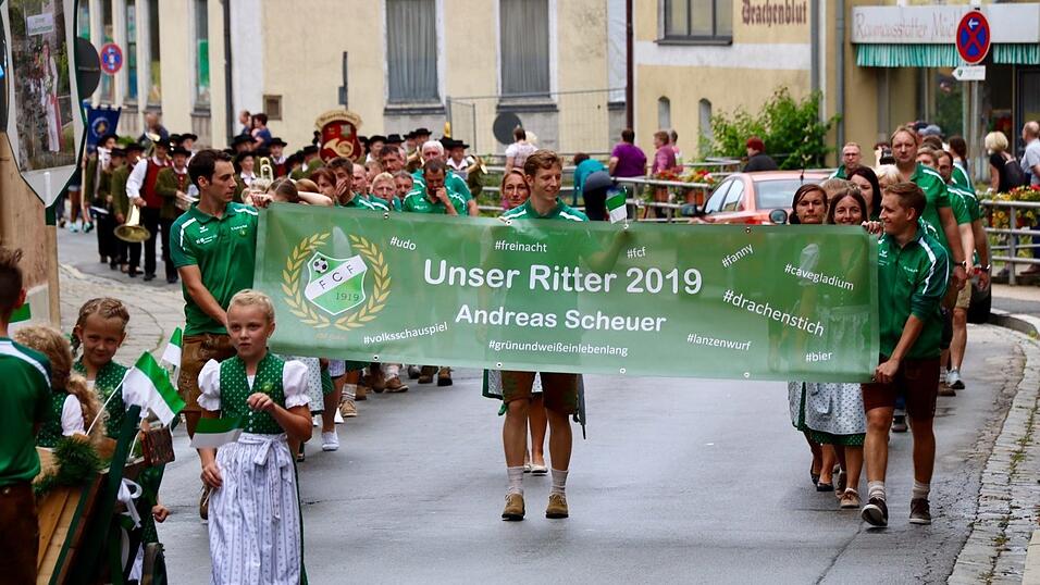 Die schönsten Augenblicke vom Auftakt des Drachenstichfestes am Samstagnachmittag in Furth im Wald. Die schönsten Augenblicke vom Auftakt des Drachenstichfestes am Samstagnachmittag in Furth im Wald.