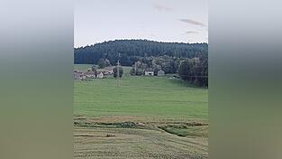 Der Prackenbacher Gemeinderat diskutierte über die Ausweisung eines Vorranggebietes für Windkraft am Bartlberg. Das Abstimmungsergebnis: ein mehrheitliches Nein.