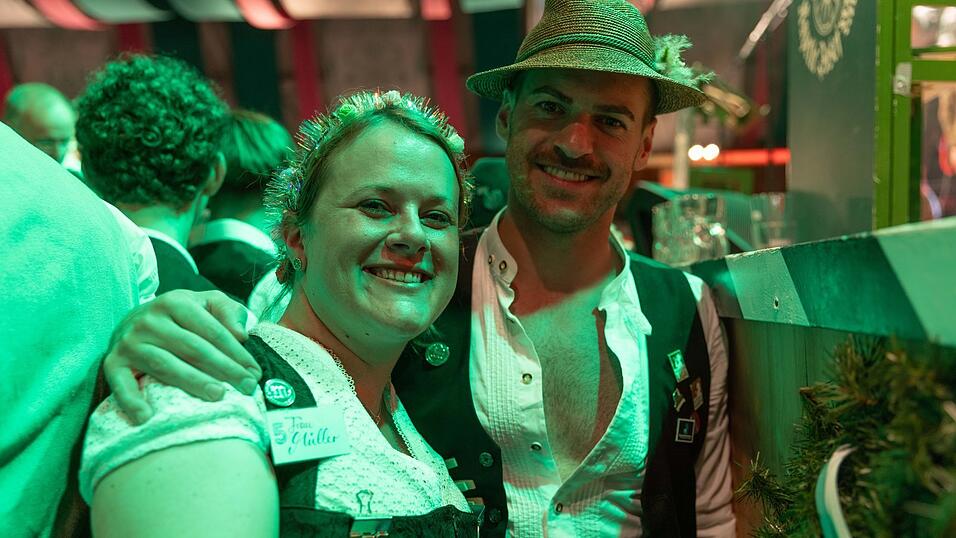 Die Partybilder vom Dienstag, 11. August, aus dem Festzelt Weckmann. Die Partybilder vom Dienstag, 11. August, aus dem Festzelt Weckmann.