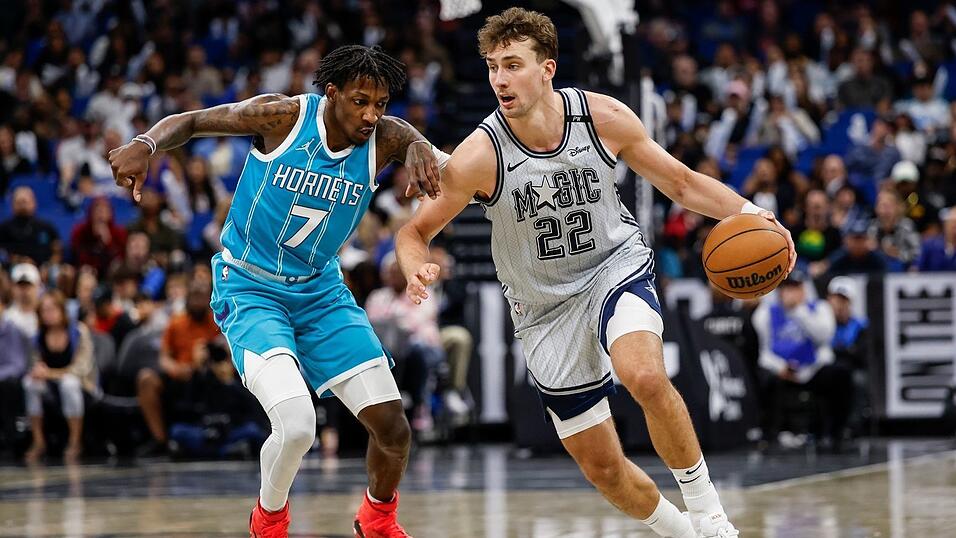 Franz Wagner (r) führte die Orlando Magic zu einem deutlichen Sieg gegen die Hornets. Franz Wagner (r) führte die Orlando Magic zu einem deutlichen Sieg gegen die Hornets.