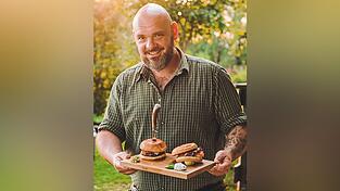 Für Wild hat Thomas Hausladen jede Menge übrig. Und dass er und seine Chamer Jäger richtig gut kochen können, haben sie schon im vergangenen Jahr unter Beweis gestellt. In einem Burger versteckt der Jäger übrigens auch gern einen Biber-Patty. Für Wild hat Thomas Hausladen jede Menge übrig. Und dass er und seine Chamer Jäger richtig gut kochen können, haben sie schon im vergangenen Jahr unter Beweis gestellt. In einem Burger versteckt der Jäger übrigens auch gern einen Biber-Patty.