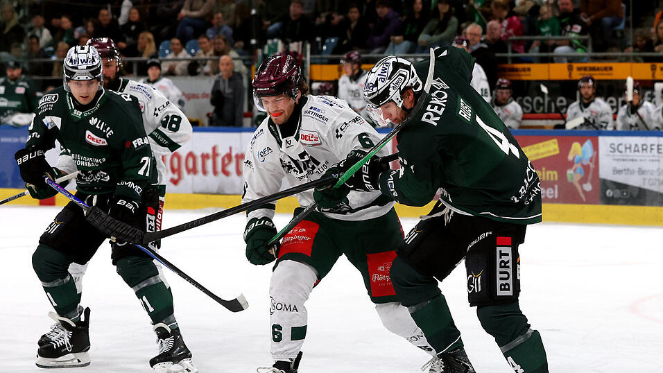 Willkommene Verstärkung: Dylan Plouffe (weißes Trikot) soll der personell arg gebeutelte EVL-Abwehr helfen.