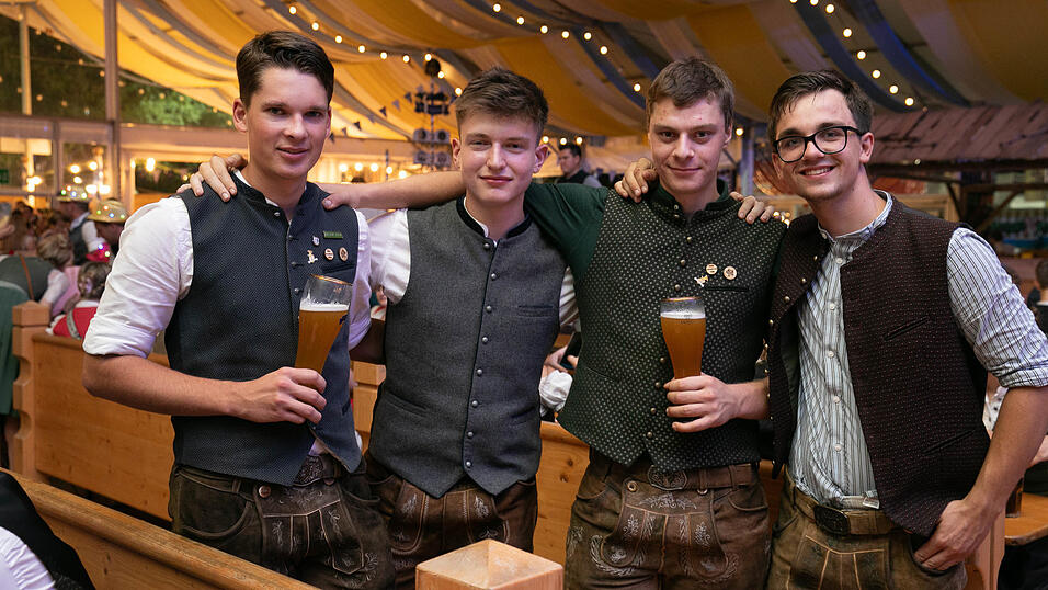 Die Partybilder vom Donnerstag, 14. August, aus dem Festzelt Reisinger. Die Partybilder vom Donnerstag, 14. August, aus dem Festzelt Reisinger.