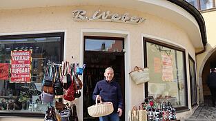 Im April hat Ralf Weber einen Ausverkauf gestartet. Aus gesundheitlichen Gründen wird sein Geschäft diesen Sonntag schließen, um den Abverkauf in den kommenden Tagen kümmert sich Webers Sohn.(Archivbild) Im April hat Ralf Weber einen Ausverkauf gestartet. Aus gesundheitlichen Gründen wird sein Geschäft diesen Sonntag schließen, um den Abverkauf in den kommenden Tagen kümmert sich Webers Sohn.(Archivbild)