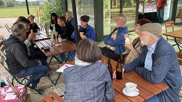 Eis essen und debattieren: So sieht es beim ersten Stammtisch aus. Weitere solcher Veranstaltungen sollen folgen. Eis essen und debattieren: So sieht es beim ersten Stammtisch aus. Weitere solcher Veranstaltungen sollen folgen.