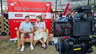 Am Volksfestsamstag war bei Moderatorin Annabel der Anteil an Männern auf der Couch signifikant erhöht (34 bei insgesamt 44 Singles).