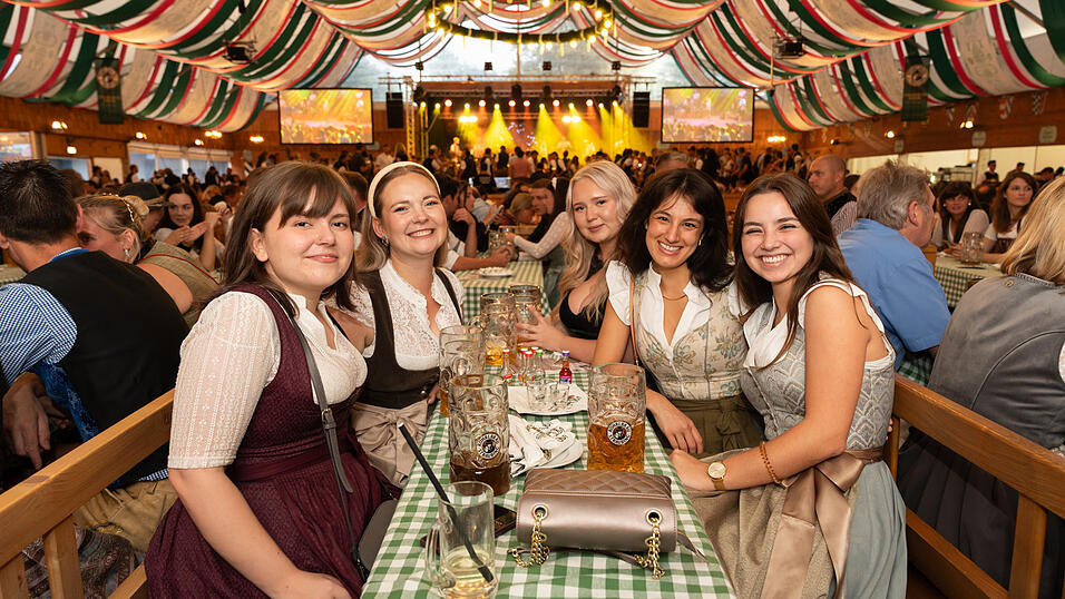 Die Partybilder vom Montag, 19. August, aus dem Festzelt Weckmann. Die Partybilder vom Montag, 19. August, aus dem Festzelt Weckmann.