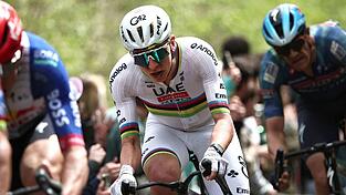 Tadej Pogacar hatte selbst zweimal Defekt.