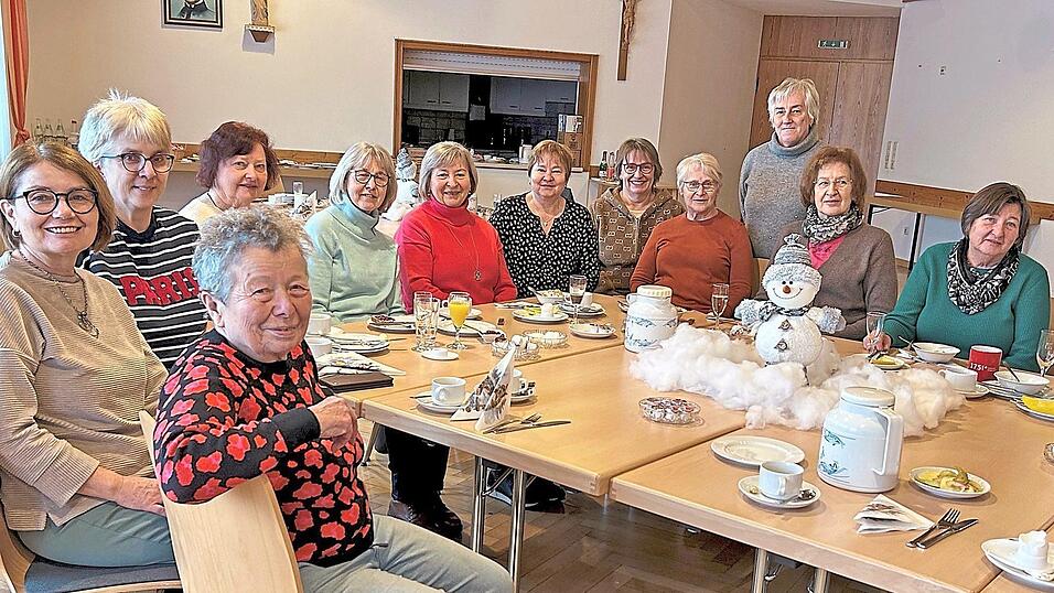 Der gem&uuml;tliche Austausch beim monatlichen Frauenfr&uuml;hst&uuml;ck im Saal des Kolpinghauses ist ein sehr gesch&auml;tztes Angebot, das wissen auch Schriftf&uuml;hrerin Elisabeth Ecker und Vorsitzende Rosmarie Mayer (v.l.).