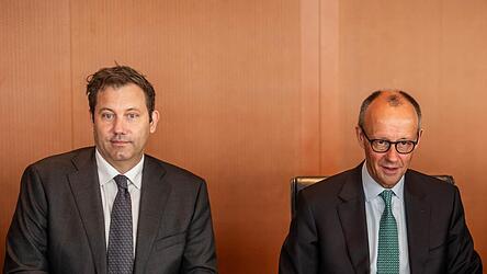 Wenn die Union von Kanzler Friedrich Merz (CDU, r.) und die SPD von Vizekanzler Lars Klingbeil das Land nicht neu aufstellen, wird es kaum einer Koalition danach gelingen. Eigentlich m&uuml;sste jetzt das Wohl des Landes vor dem der Parteien stehen, aber das tut es nur in Ausnahmef&auml;llen.